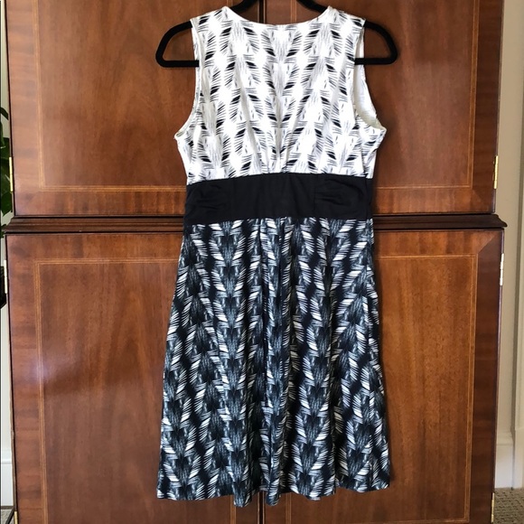 Cute and comfortable Patagonia sleeveless dress - Picture 4 of 5